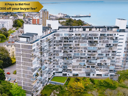 BOURNEMOUTH Town Centre Apartment with Private Access to Beach